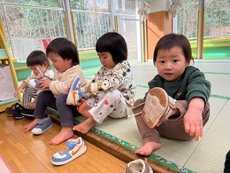 見て見て〜自分で履けるよ！！