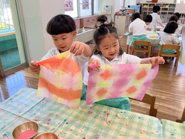 うわ〜きれい！染め紙上手にできたよ！