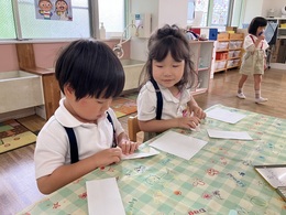 折り紙楽しい！しゅりけんできるかな