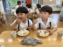 「いちごあま〜い！おいしい〜！」