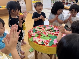 いちご狩りごっこ♪大きなケーキを作ったよ！
