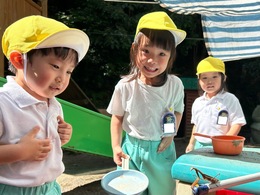 カマキリ触りたいけど、ちょっと怖いな〜