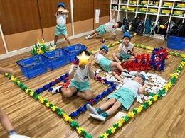 みんなでおっきな家つくったよ！すごいでしょ〜！