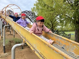 【小遠足】すべり台しゅー！はやいぞ〜！