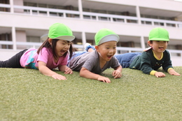 芝生でゴロゴロ⭐︎  気持ちいい〜！！