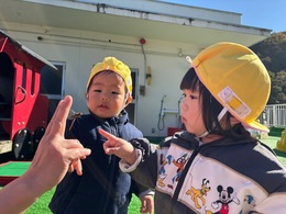 あ！トンボだ　触れるかな...