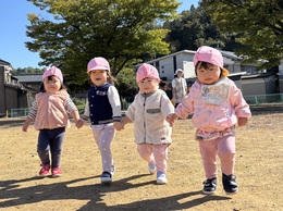 おててつないでおさんぽ♪