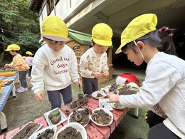 秋の自然を使ってお店屋さんごっこ「何にしますか〜？」