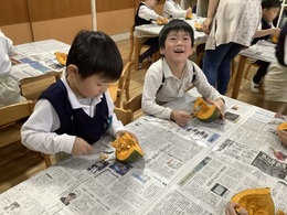 〈かぼちゃの種とり〉種いっぱいとれた！