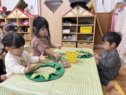 リース作り⭐︎どこに貼ろうかなぁ〜？？