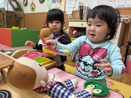 ご飯ですよ！お口あけてくださ〜い！